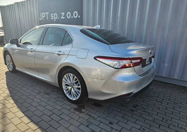 Toyota Camry cena 97047 przebieg: 152000, rok produkcji 2019 z Kożuchów małe 562